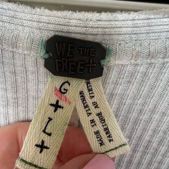 We the Free Split Side Tuesday Tunic V-Neck Knit Top Size Large Light Grey - Picture 4 of 11